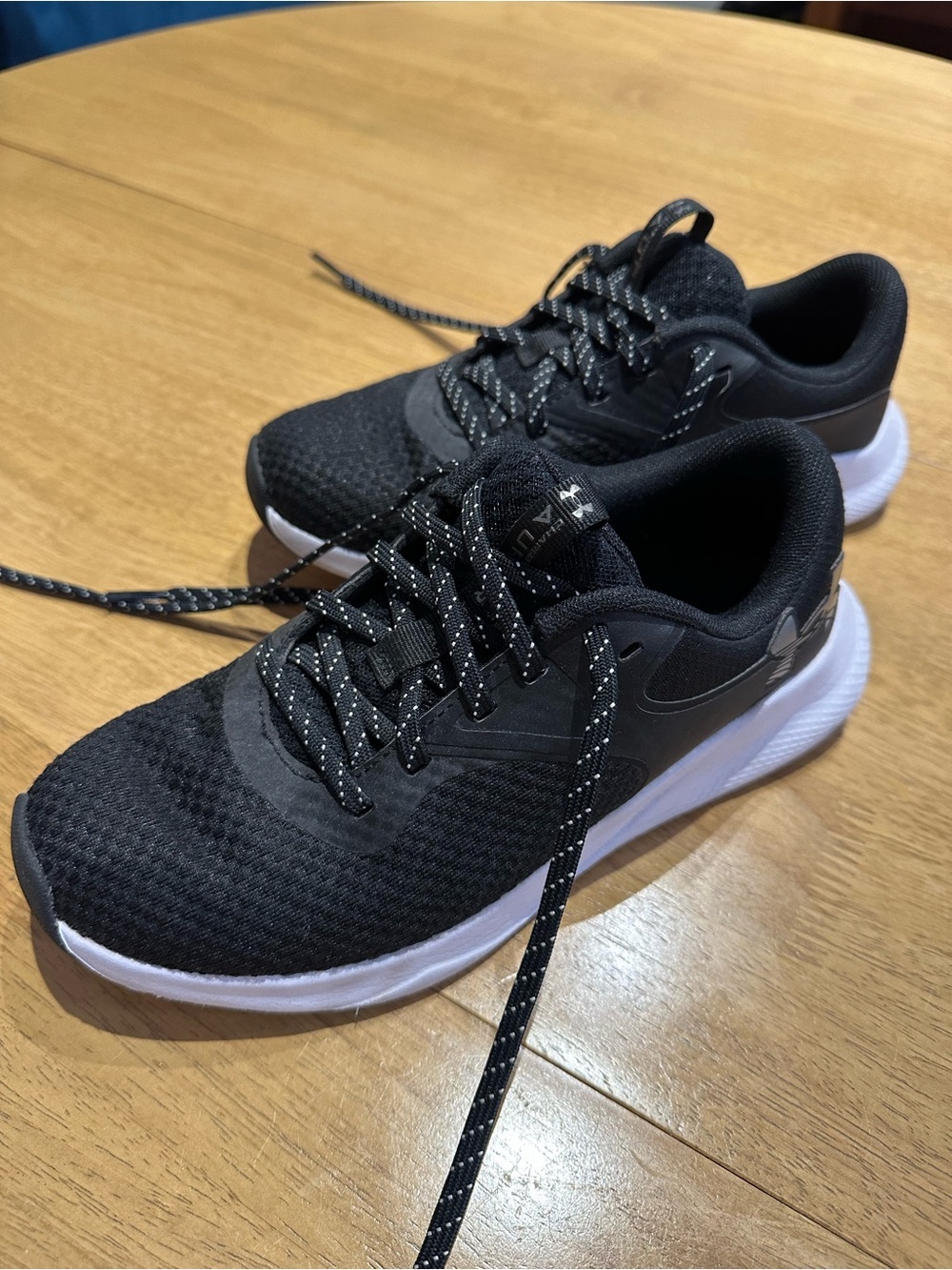 Under Armour Charged Aurora Cross Trainers Black/White Lightweight Sneakers 6.5